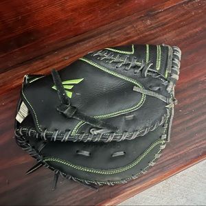 Easton Synergy 33” Fastpitch Catcher’s Mitt